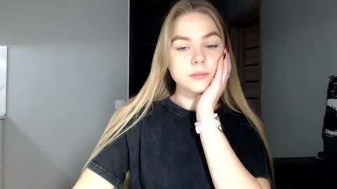 happy_fox_ online show from November 16, 7:16 pm