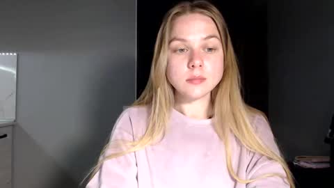 happy_fox_ online show from May 3, 8:59 pm