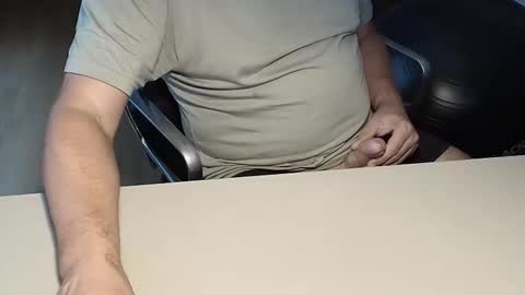 Snapshot of happybugger chatting on September 21, 3:27 pm Cum for you online show from September 21, 3:27 pm