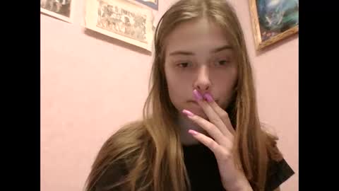 happyemily  online show from March 14, 10:03 pm