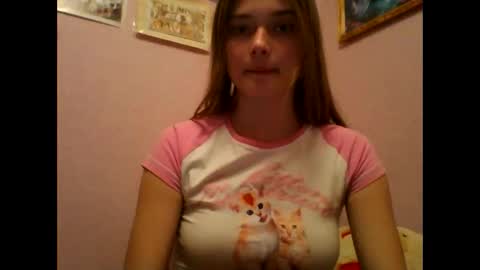 happyemily  online show from March 12, 9:18 pm