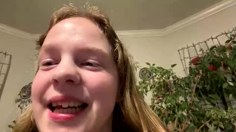 happysnowbunny24 online show from June 7, 2:49 am