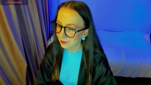 Stephanie online show from March 4, 8:06 pm