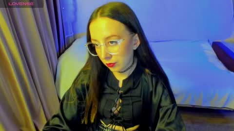 Stephanie online show from May 5, 5:30 pm
