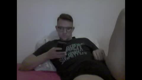 hardboylovemilfmoom online show from June 2, 6:32 pm