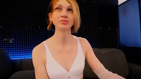 Miss Hardy online show from June 9, 3:28 am