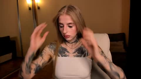 Julia online show from April 26, 4:43 am