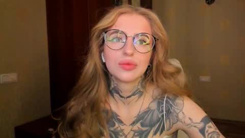 Julia online show from November 14, 5:42 am