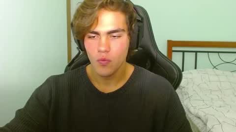 Snapshot of harryking1 chatting on October 12, 6:54 pm harryking1 online show from October 12, 6:54 pm