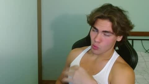 Snapshot of harryking1 chatting on September 29, 8:08 pm harryking1 online show from September 29, 8:08 pm