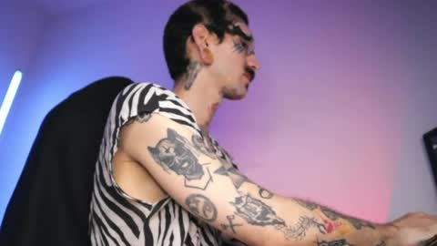 More content   2   online show from May 2, 11:21 pm