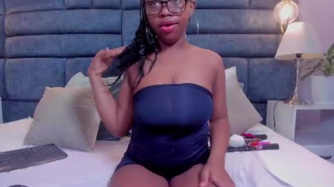 hazel_lanee online show from June 26, 6:52 am