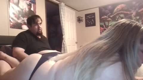 Hazeleyez97 online show from September 18, 4:49 am