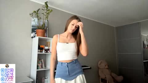 Mona online show from November 22, 12:36 pm