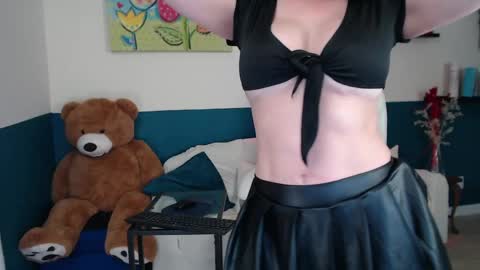 hebelongs2her online show from April 29, 8:57 pm