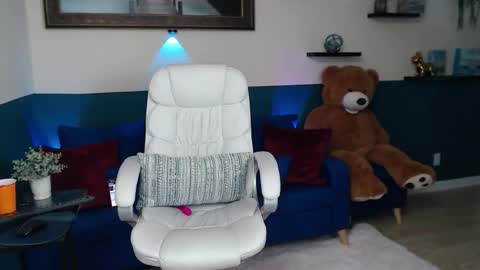 hebelongs2her online show from October 20, 7:19 pm