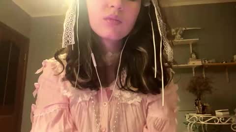 Sarah online show from December 3, 4:51 pm