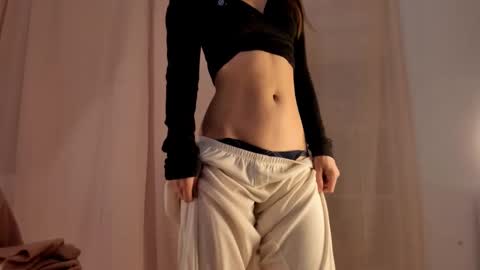 Snapshot of hee_jeen chatting on January 8, 3:51 am Jeen online show from January 8, 3:51 am