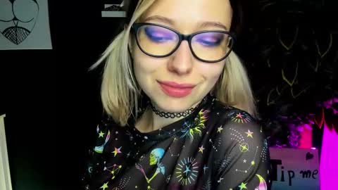 Snapshot of heidi_pleasure chatting on February 13, 1:37 pm Heidi online show from February 13, 1:37 pm