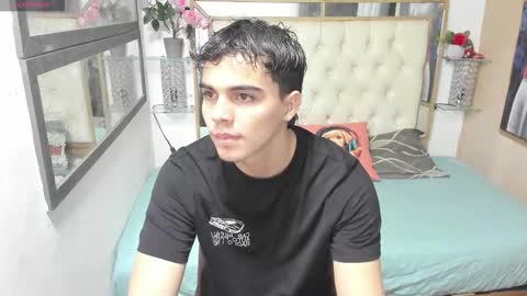 Snapshot of heiker_ chatting on September 15, 10:39 am heiker_ online show from September 15, 10:39 am
