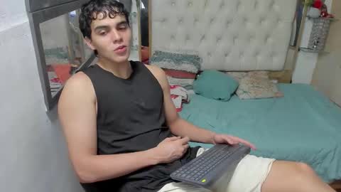 Snapshot of heiker_ chatting on October 14, 4:15 am heiker_ online show from October 14, 4:15 am