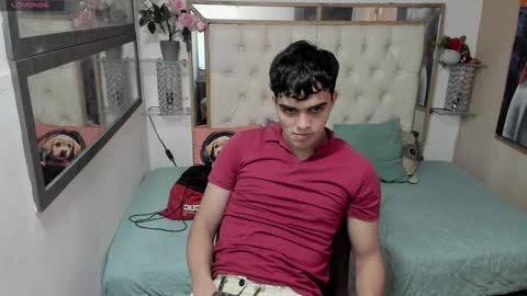 Snapshot of heiker_ chatting on September 17, 2:31 pm heiker_ online show from September 17, 2:31 pm