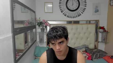 Snapshot of heiker_ chatting on October 19, 3:44 am heiker_ online show from October 19, 3:44 am