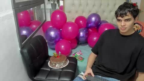 Snapshot of heiker_ chatting on October 16, 3:28 am heiker_ online show from October 16, 3:28 am