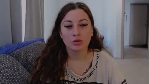 helen_adams_ online show from July 31, 7:53 am