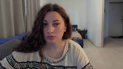 helen_adams_ online show from June 29, 8:00 am
