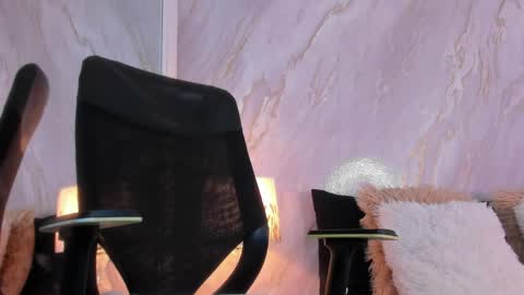 Helena Santos  online show from May 6, 6:58 pm