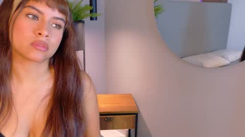 helenafoumier online show from March 10, 11:51 pm