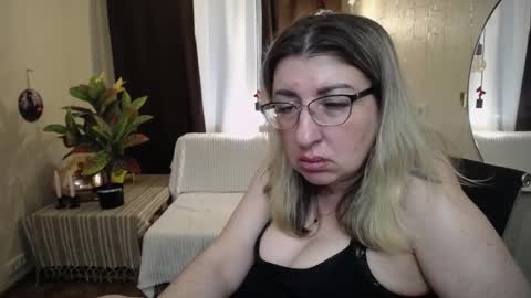 Snapshot of helenenigma chatting on March 6, 4:41 am helenenigma online show from March 6, 4:41 am