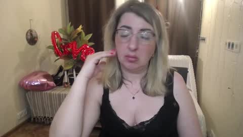 Snapshot of helenenigma chatting on February 20, 10:26 pm helenenigma online show from February 20, 10:26 pm