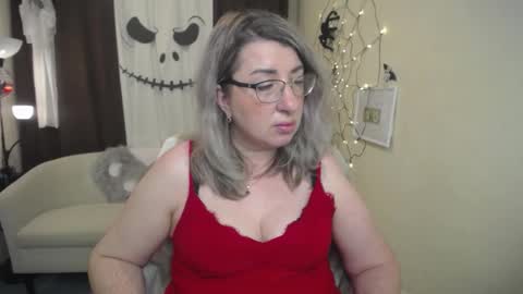 helenenigma online show from November 5, 7:38 pm