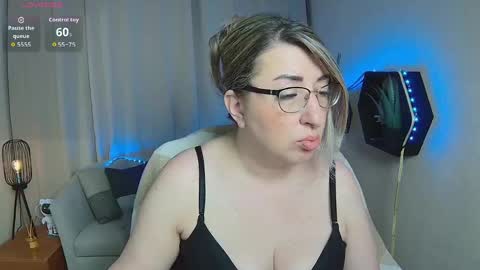 helenenigma online show from April 30, 8:57 pm