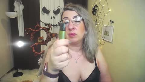 Snapshot of helenenigma chatting on October 18, 6:23 pm helenenigma online show from October 18, 6:23 pm