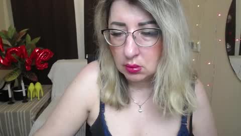 Snapshot of helenenigma chatting on February 7, 7:27 pm helenenigma online show from February 7, 7:27 pm
