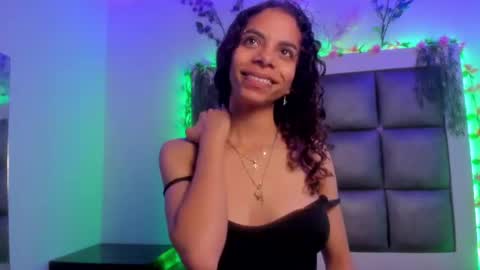 hellen__smith_ online show from June 30, 10:19 pm