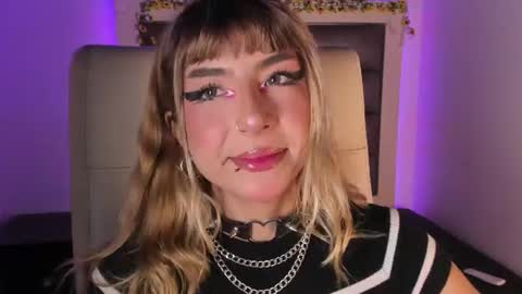 hellen__smith_ online show from July 24, 8:17 pm
