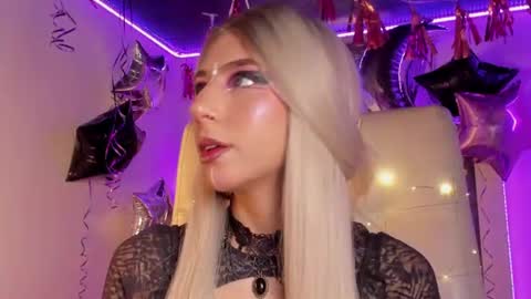 hellen__smith_ online show from July 15, 9:52 pm