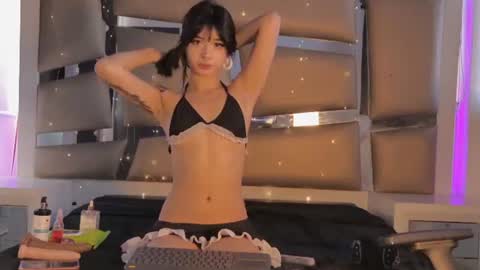 hellen__smith_ online show from July 6, 2:14 pm