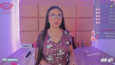 hellen__smith_ online show from May 1, 10:04 pm