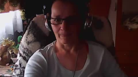 hellenmarie online show from December 12, 11:17 am