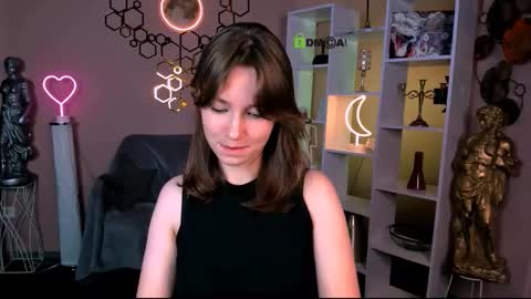 Snapshot of helli_belli chatting on October 17, 7:18 pm Helli online show from October 17, 7:18 pm