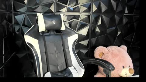 heluehorny13 online show from December 4, 6:02 am