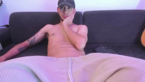 henrik_senn online show from June 18, 4:29 am