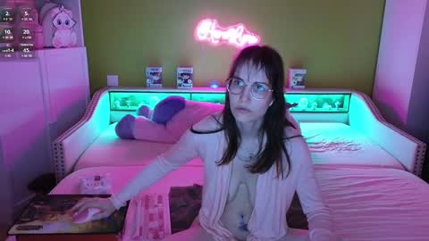 Snapshot of heraluna_ chatting on February 13, 10:54 pm HeraLuna  online show from February 13, 10:54 pm