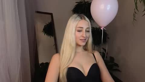 Elise online show from February 20, 2:11 am