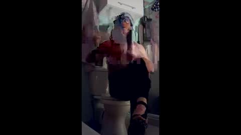 heretostay8989 online show from April 2, 9:22 pm